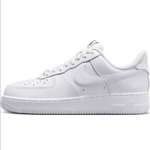 NIKE Air Force 1 ‘07 size 9.5